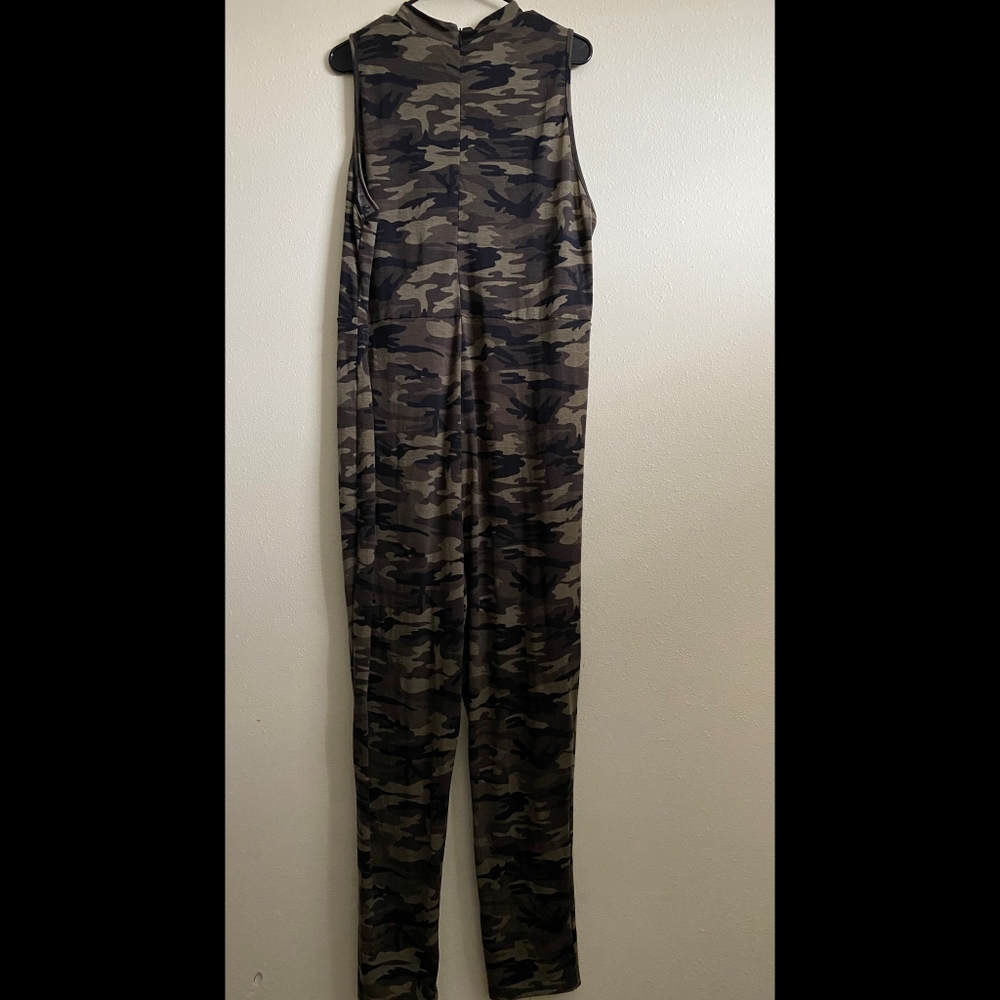 🆕 LISTING!! CAMO PRINT LETTER GRAPHIC MOCK NECK UNITARD - Picture 5 of 6